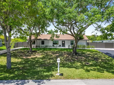 18462 SW 88th Pl, Cutler Bay, FL 33157