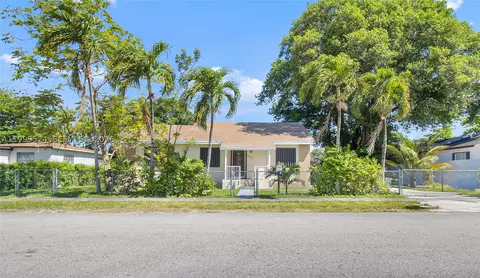 1925 NW 49th St, Miami, FL 33142