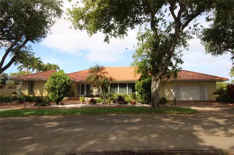 15800 Kingsmoor Way, Miami Lakes, FL 33014