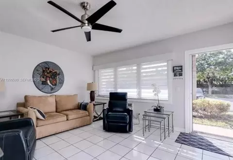 1012 SW 11th St #7N, Hallandale Beach, FL 33009