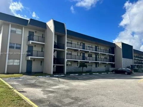 7910 N Colony Cir N #204, Tamarac, FL 33321