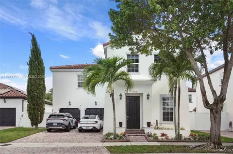 17081 SW 94th Way, Miami, FL 33196