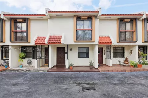 8389 NW 8th St, Miami, FL 33126