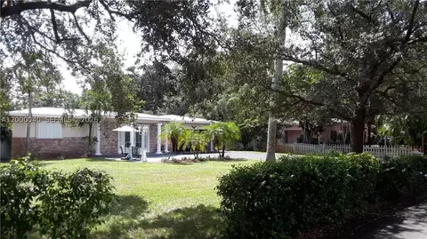 4020 SW 2nd St, Plantation, FL 33317