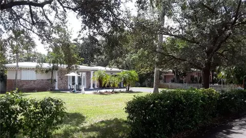 4020 SW 2nd St, Plantation, FL 33317