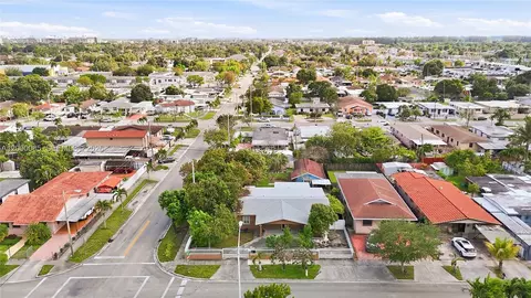 View/Area - 490 E 45th St, Hialeah, FL 33013 photo 5 of 13