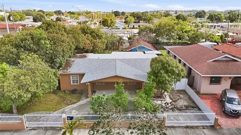 View/Area - 490 E 45th St, Hialeah, FL 33013 photo 2 of 13