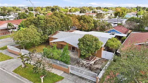 View/Area - 490 E 45th St, Hialeah, FL 33013 photo 3 of 13