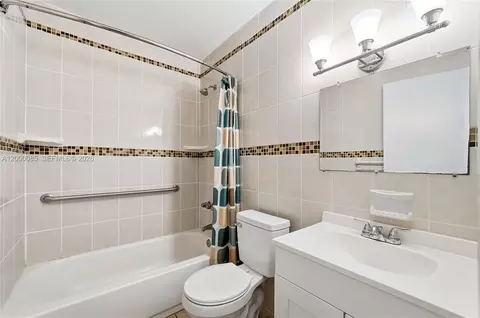Bath - 490 E 45th St, Hialeah, FL 33013 photo 3 of 4