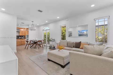 2231 SW 17th St, Miami, FL 33145