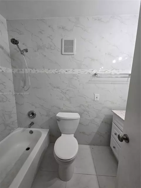 Bath - 932 W 80th Pl, Hialeah, FL 33014 photo 2 of 3