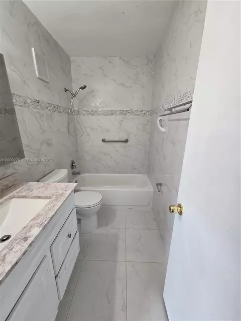 Bath - 932 W 80th Pl, Hialeah, FL 33014 photo 1 of 3