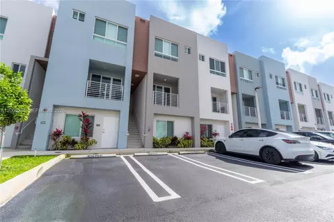 2505 NE 193rd St #4215, Miami, FL 33180