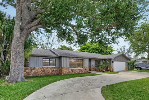 7009 SW 66th Ave, South Miami, FL 33143