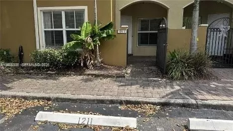 2851 W Prospect Rd #1211, Tamarac, FL 33309