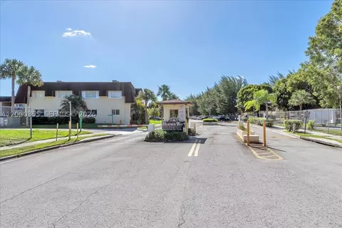 9009 SW 138th St #20-2, Miami, FL 33176