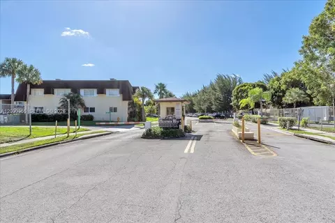 9009 SW 138th St #20-2, Miami, FL 33176