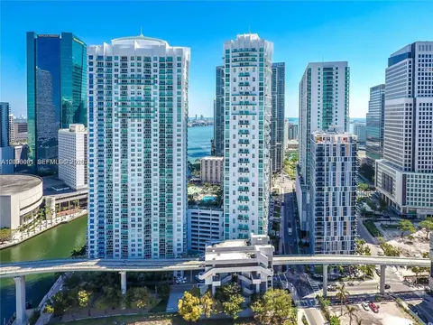 31 SE 5th St #4212, Miami, FL 33131
