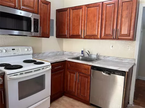 931 NW 34th Way, Lauderhill, FL 33311