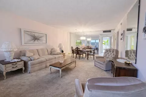 410 SE 2nd St #305, Hallandale Beach, FL 33009
