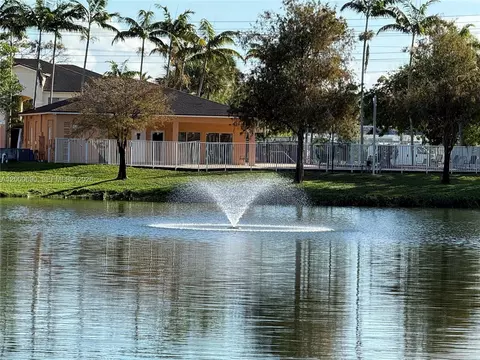 3670 N 56th Ave #705, Hollywood, FL 33021