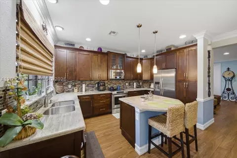 110 E Riverwalk Cir E, Plantation, FL 33325