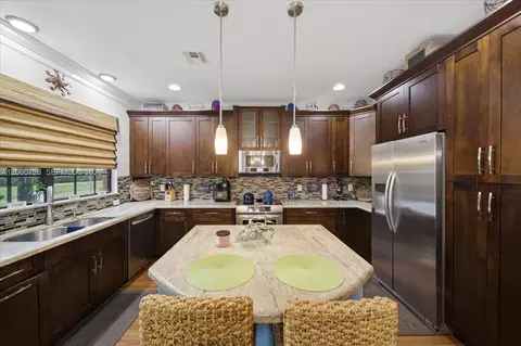 110 E Riverwalk Cir E, Plantation, FL 33325