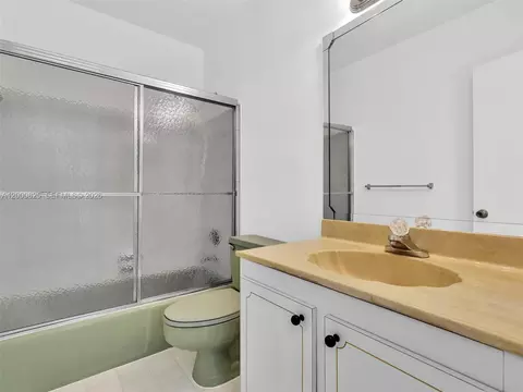 Bath - 19174 Bobolink Dr, Hialeah, FL 33015 photo 1 of 1