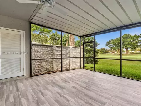 Exterior - 19174 Bobolink Dr, Hialeah, FL 33015 photo 4 of 10