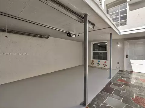 Exterior - 19174 Bobolink Dr, Hialeah, FL 33015 photo 9 of 10