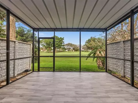 Exterior - 19174 Bobolink Dr, Hialeah, FL 33015 photo 6 of 10