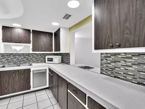 Kitchen - 19174 Bobolink Dr, Hialeah, FL 33015 photo 1 of 2