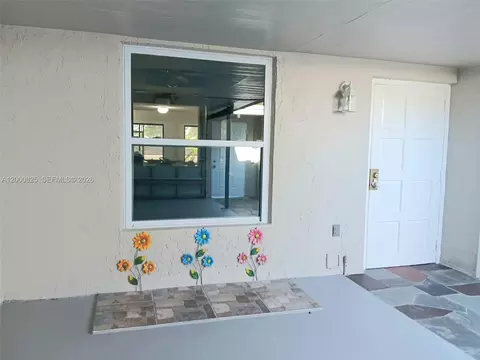 19174 Bobolink Dr, Hialeah, FL 33015