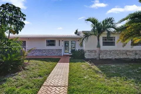 17501 NW 85th Ave, Hialeah, FL 33015