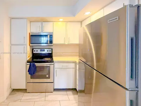 3440 N Pinewalk Dr N #518, Margate, FL 33063