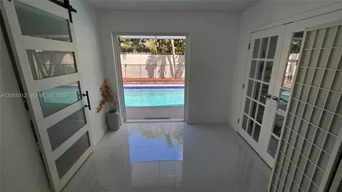 8421 NW 8th St, Pembroke Pines, FL 33024