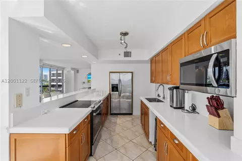 3600 Mystic Pointe Dr #513, Aventura, FL 33180