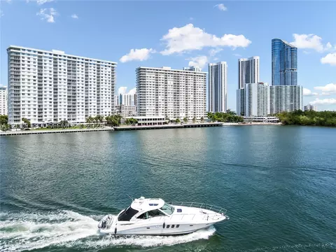300 Bayview Dr #315, Sunny Isles Beach, FL 33160
