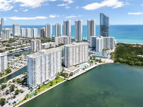 300 Bayview Dr #315, Sunny Isles Beach, FL 33160
