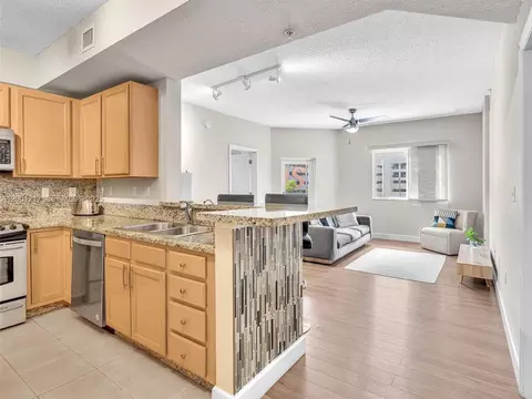 6001 SW 70th St #313, South Miami, FL 33143