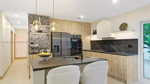 2749 NE 10th Ave, Wilton Manors, FL 33334