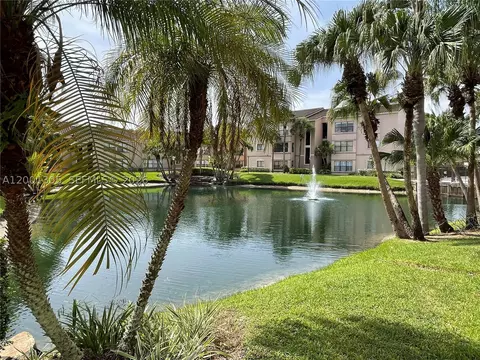 2826 S University Dr #3101, Davie, FL 33328