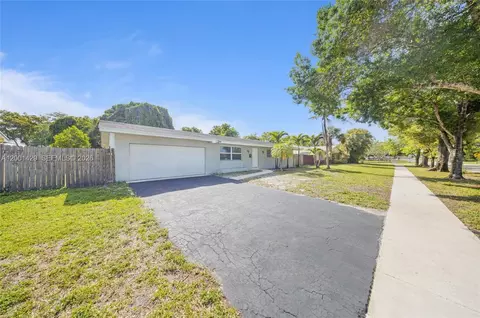 1320 NW 72nd Ave, Plantation, FL 33313