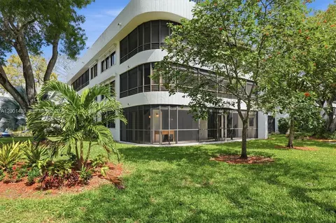 1410 Sheridan St #8I, Hollywood, FL 33020