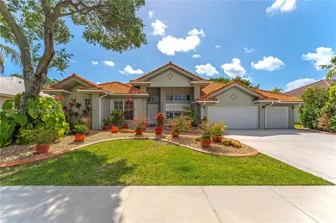 2625 Fairways Dr, Homestead, FL 33035