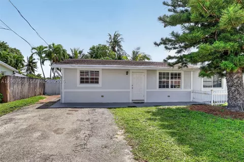 6878 SW 15th St, North Lauderdale, FL 33068