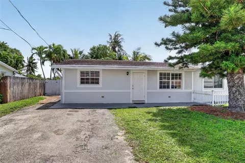 6878 SW 15th St, North Lauderdale, FL 33068