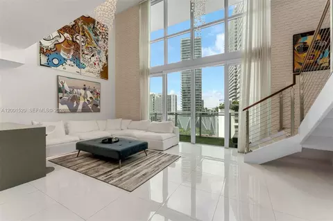 1080 Brickell Ave #905, Miami, FL 33131