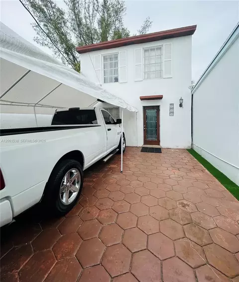 1589 W 73rd St, Hialeah, FL 33014 photo 1