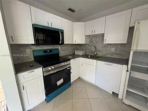 700 Layne Blvd #115, Hallandale Beach, FL 33009